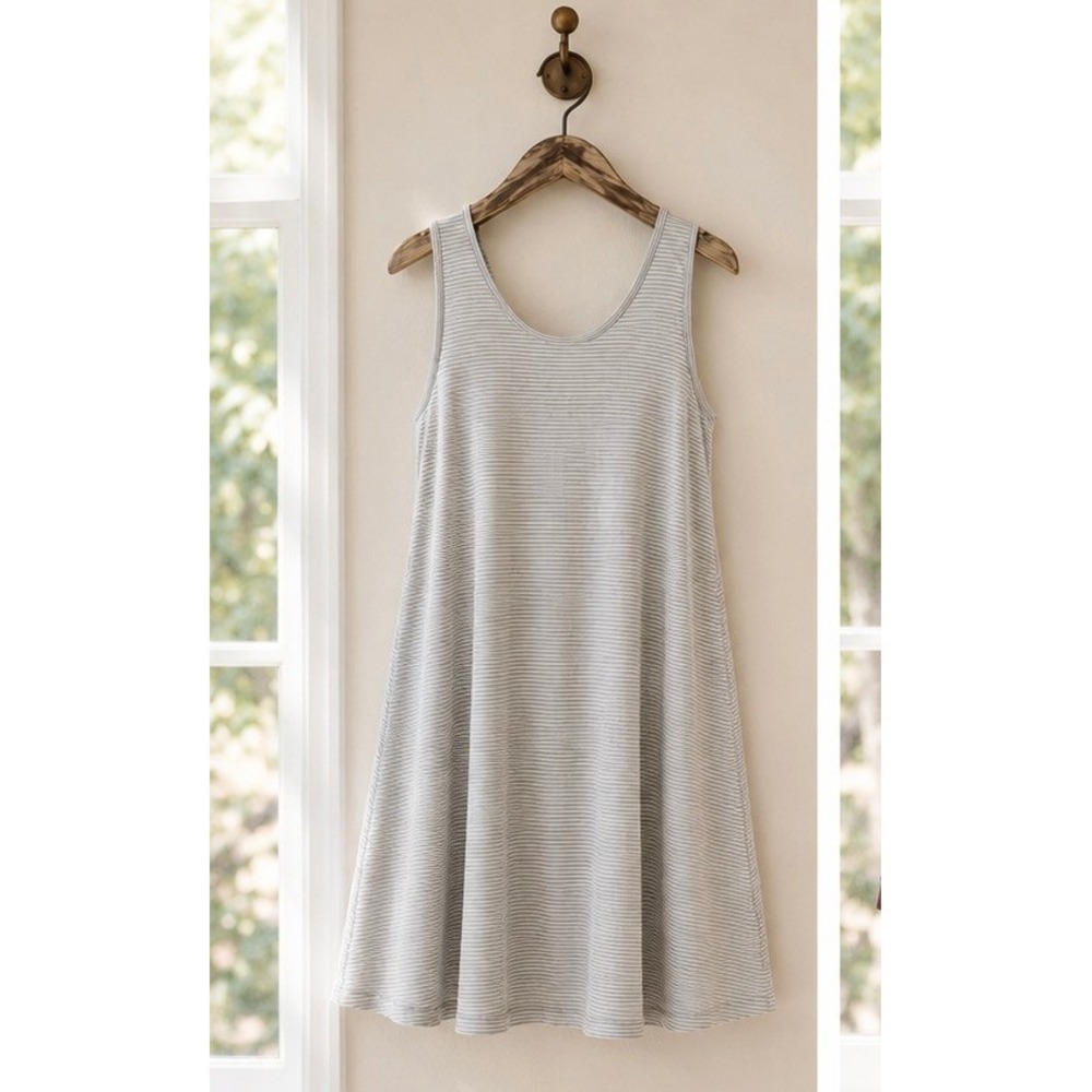 Cupcakes and Cashmere Swing Dress Striped Sleeveless Grey White Size S